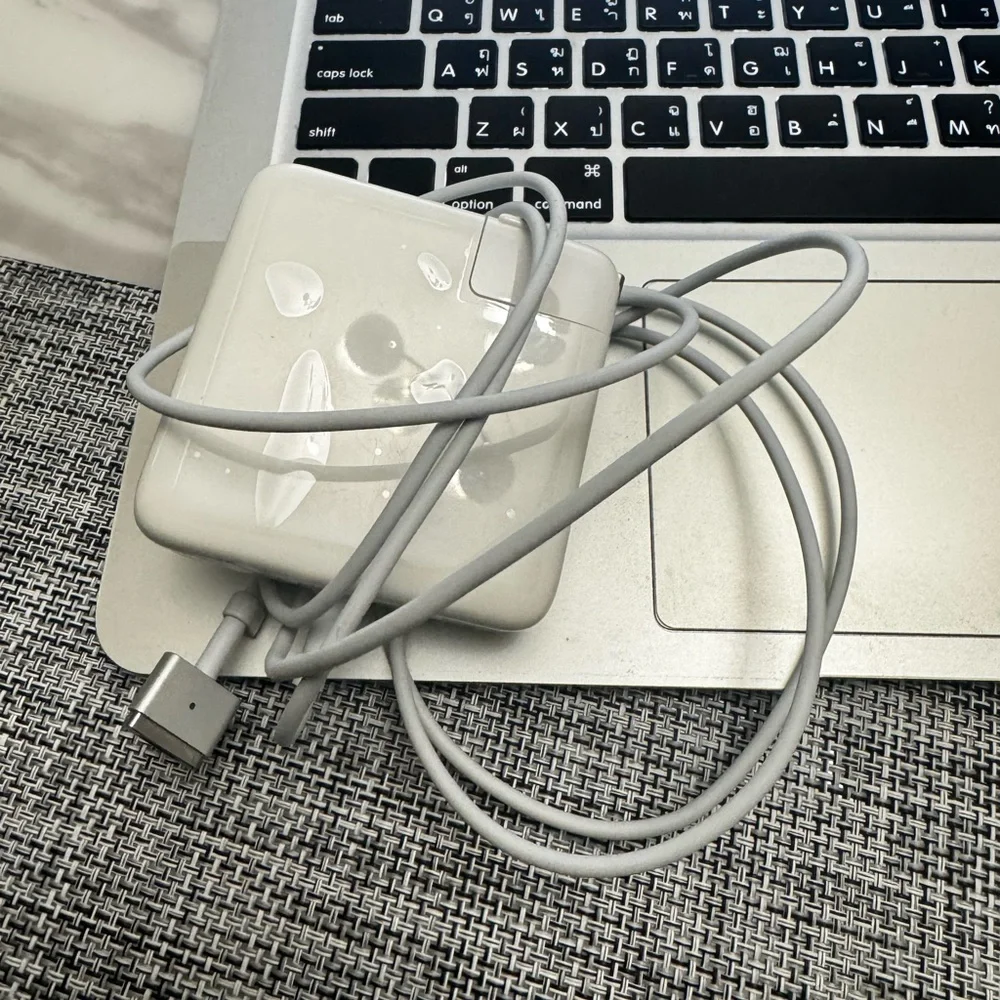 Apple MacBook Air 13” 2014 with a Brand New Laptop Sleeve and a Charger
